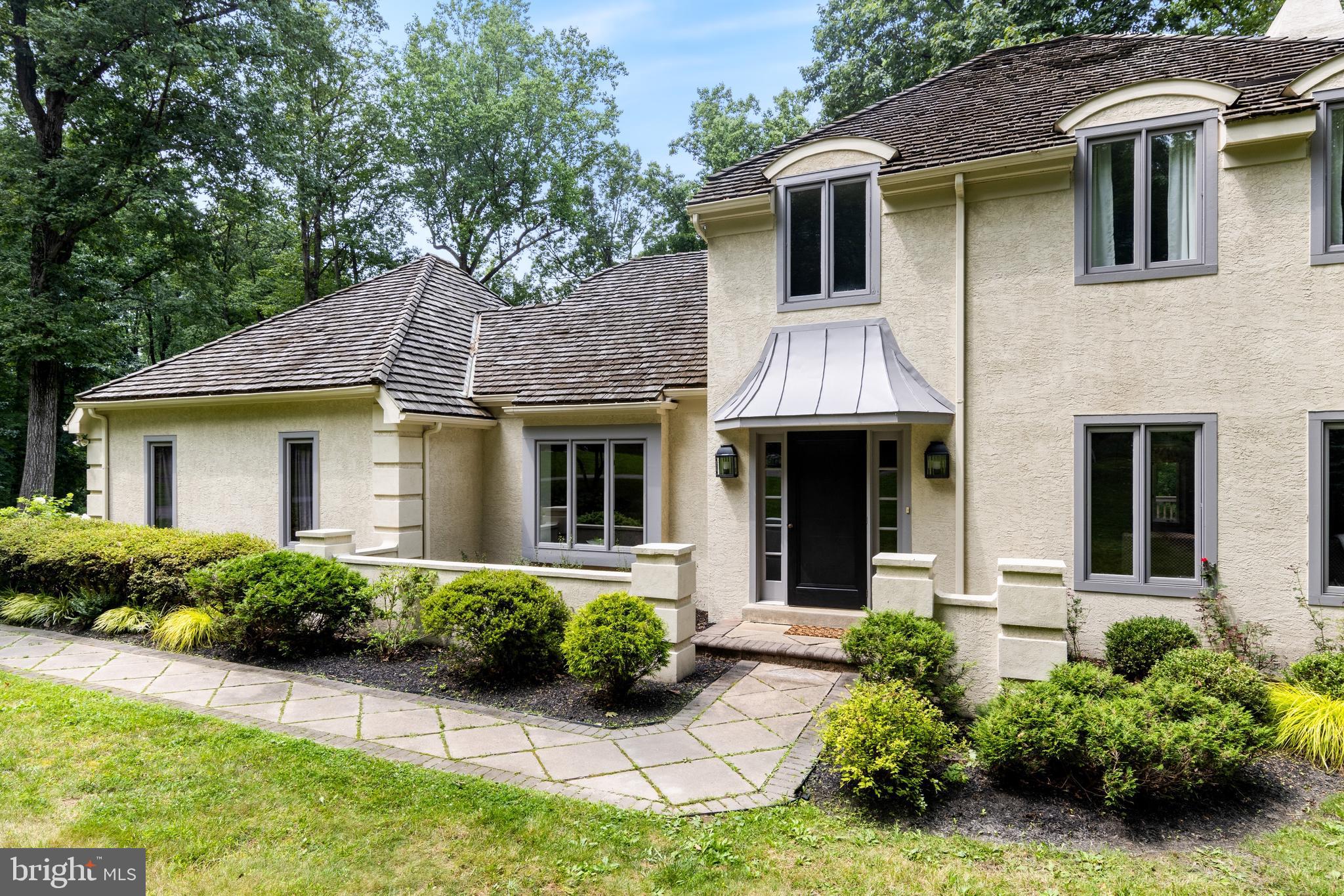 THE CIRCLES - Residential