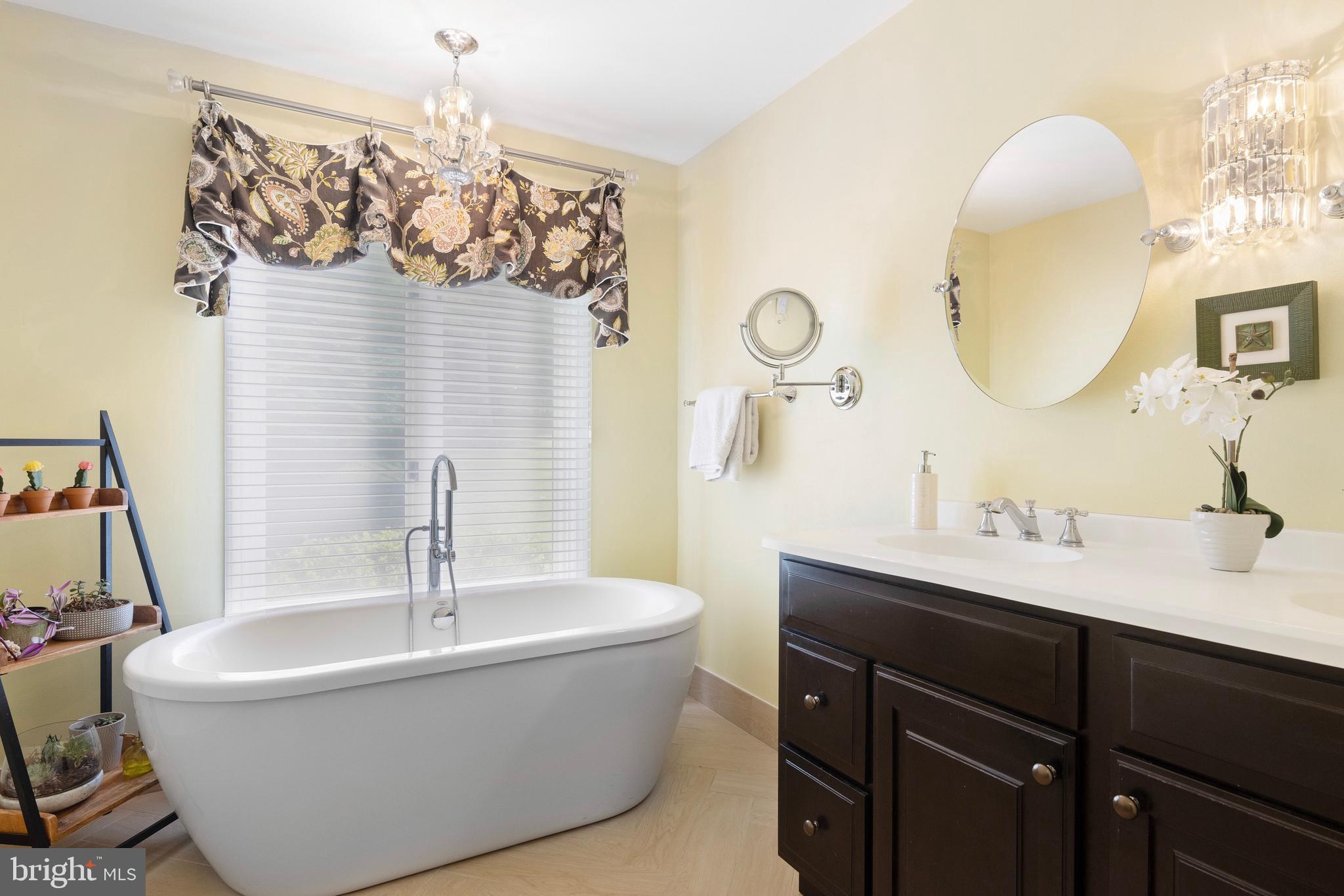 THE CIRCLES - Residential