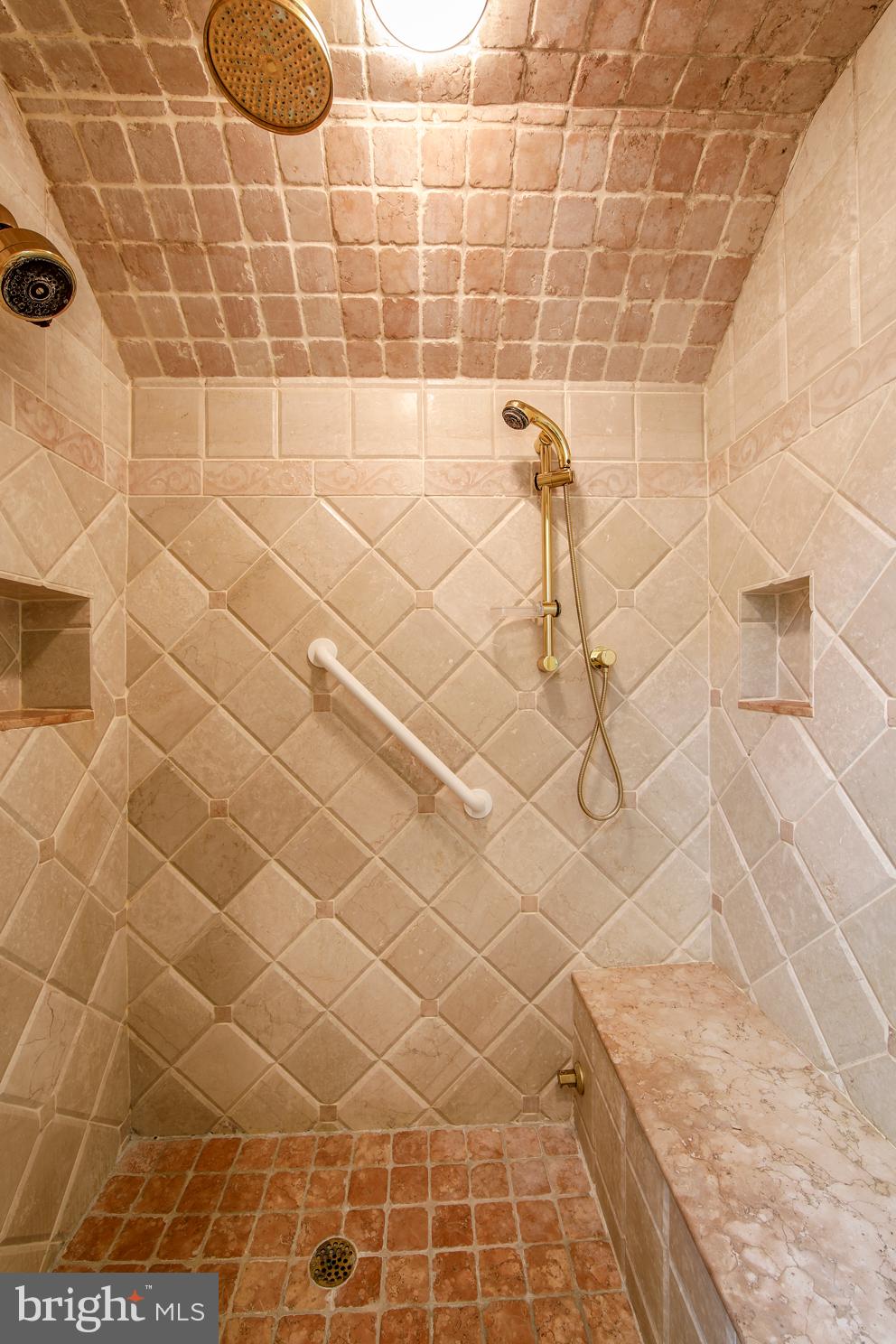 GLADWYNE - Residential