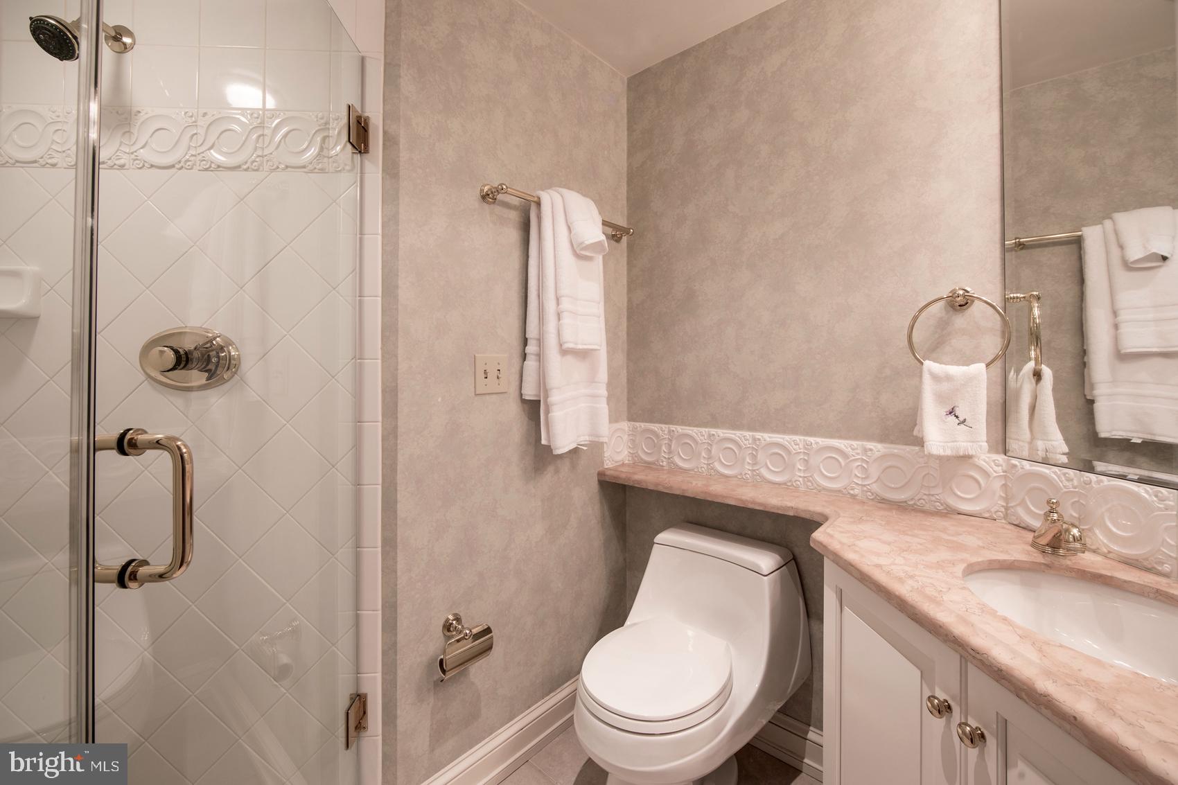 GLADWYNE - Residential