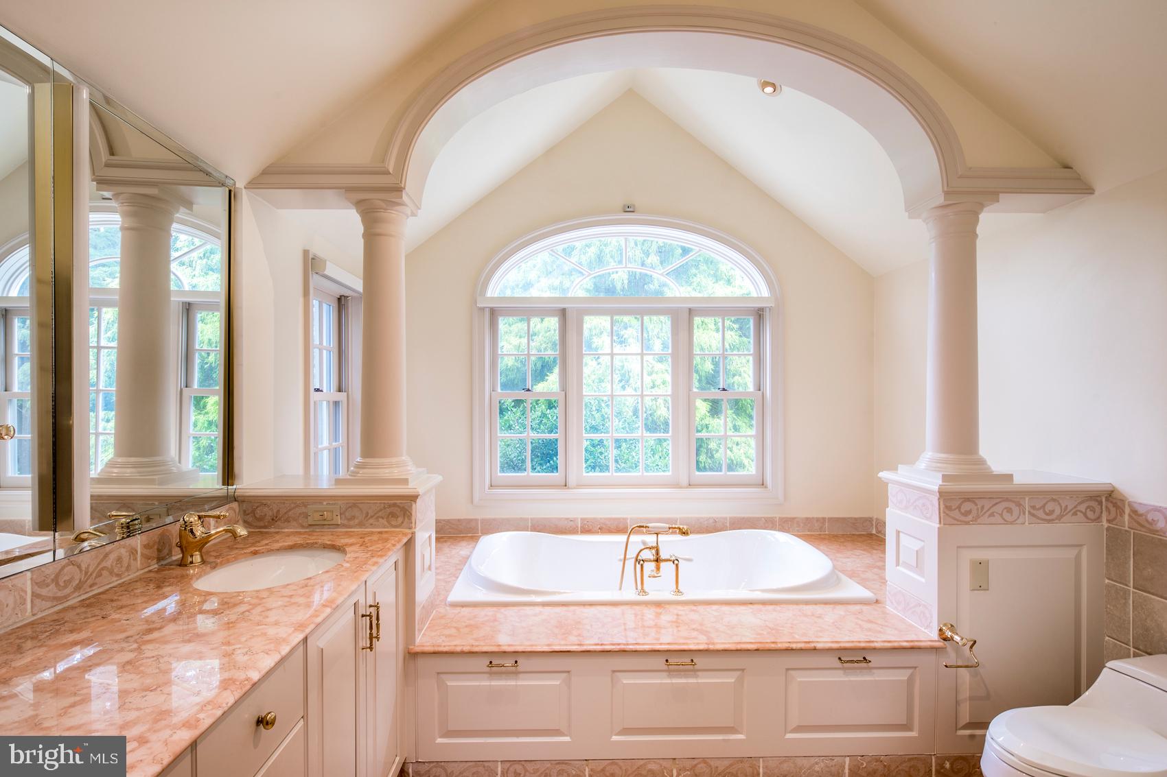 GLADWYNE - Residential