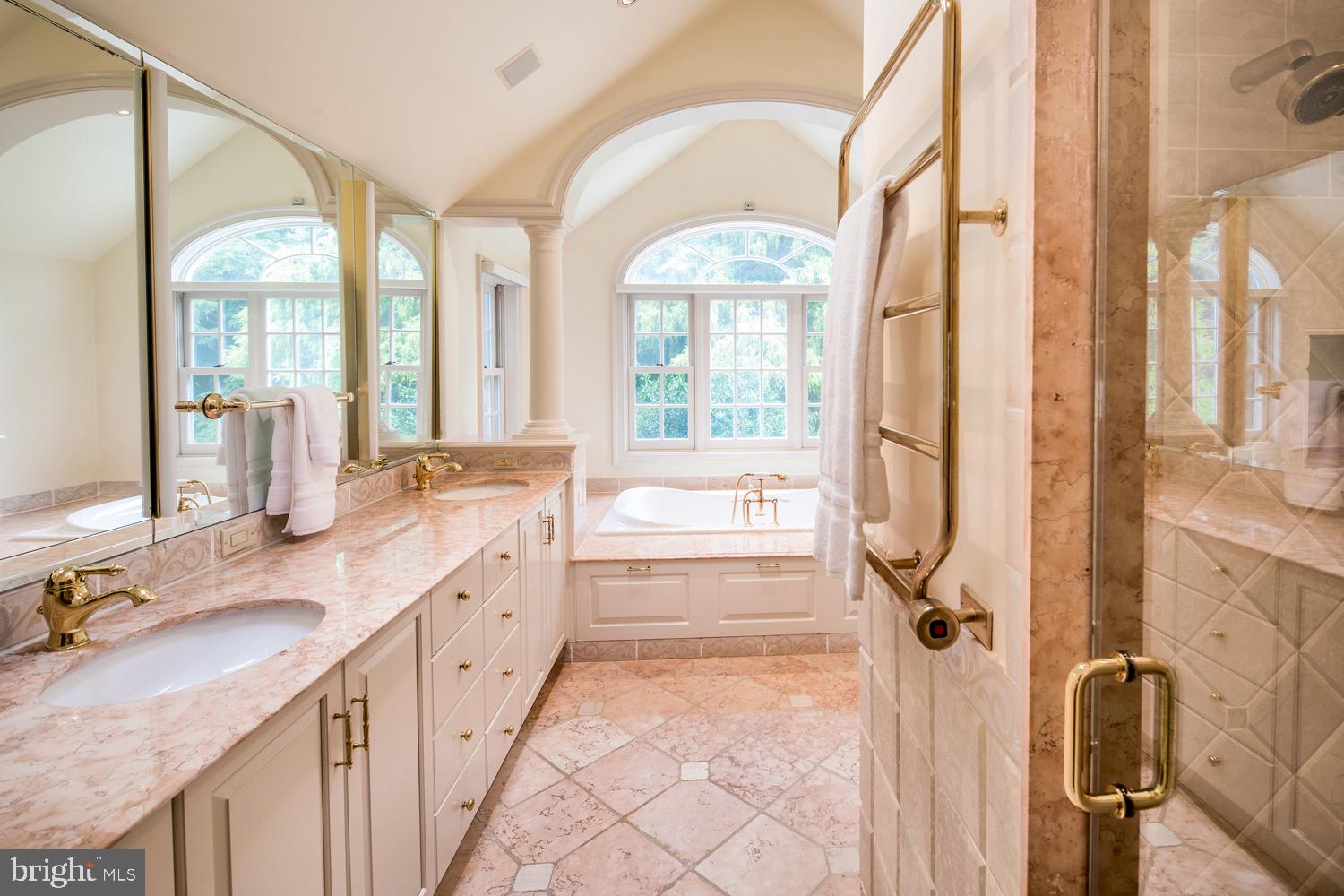 GLADWYNE - Residential