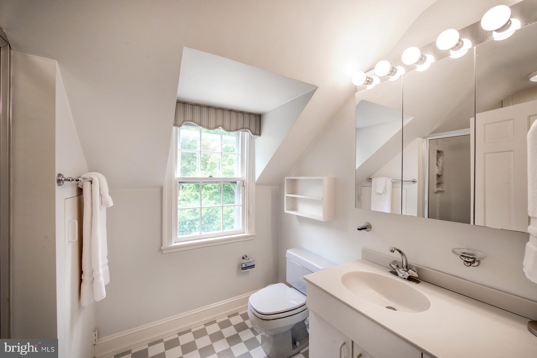 GLADWYNE - Residential