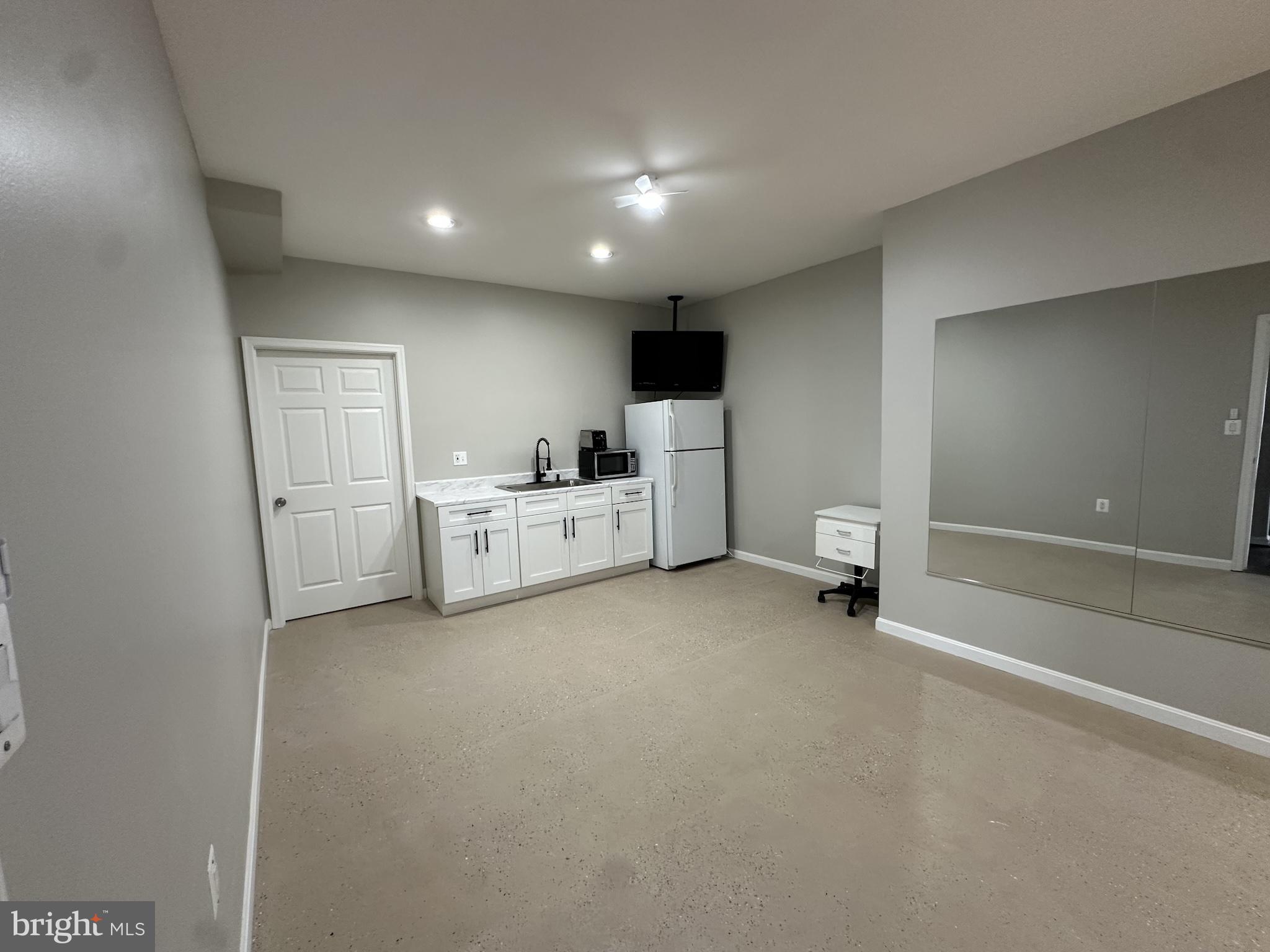 STONEWALL MANOR - Residential Lease