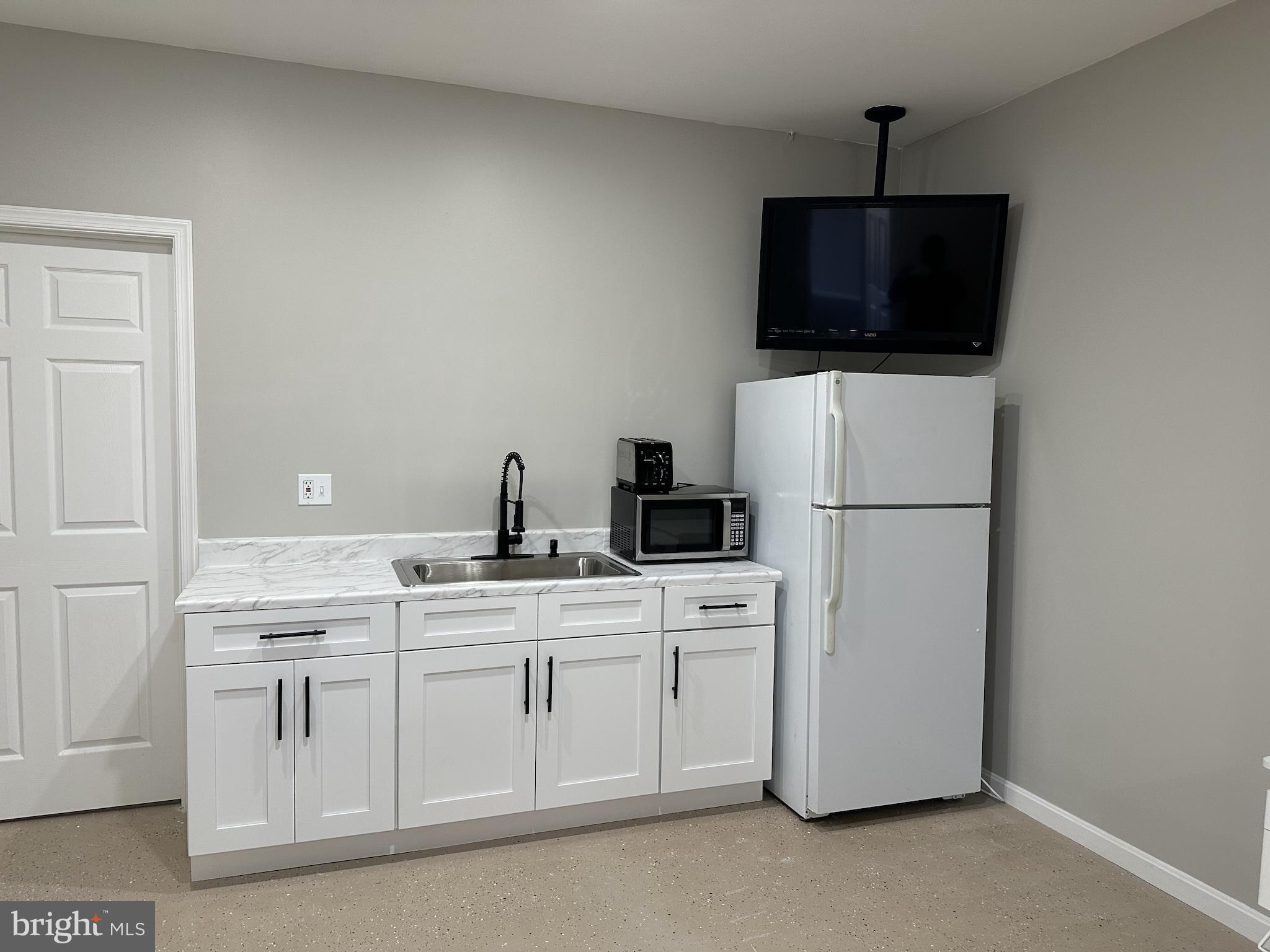 STONEWALL MANOR - Residential Lease