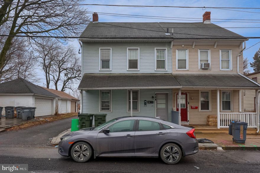 Well kept duplex home remodeled in 2024. Corner lot tucked alongside of a quiet side street with a fenced in yard spanning to a detached garage. Don't miss this great opportunity. Fully tenant occupied.