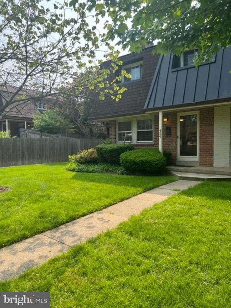 Completely renovated and updated 3 BR, 1 full ,1 half BA, 2 level end unit Winter Hill condo on a spacious courtyard with kitchen-living room open, built-in microwave, all new all-white kitchen cabinets and granite countertop.      

Top-Rated Falls City Schools in family-oriented Winter Hill with large community swimming pool and a FIREPLACE.   New red-oak hardwoods in living room and new carpeting upstairs.  Newer stacked washer/dryer, and new kitchen floor.  Both bathrooms updated. Recent painting throughout. One assigned parking space.  No PETS please.