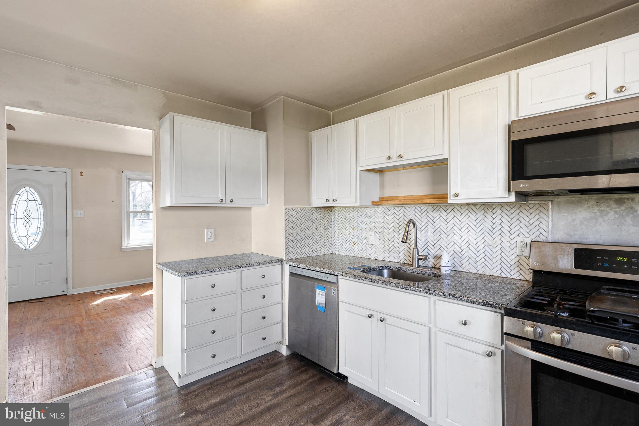 REDDING ESTATES - Residential