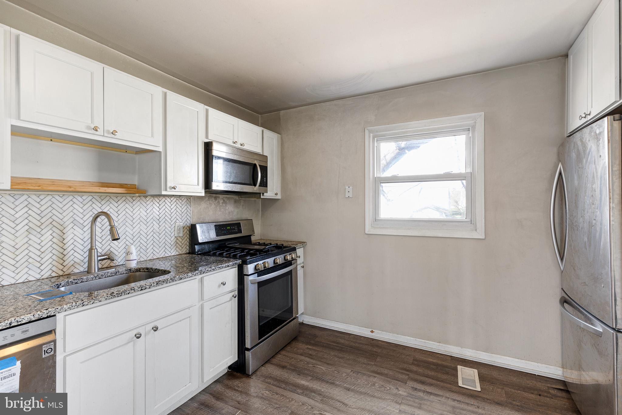 REDDING ESTATES - Residential