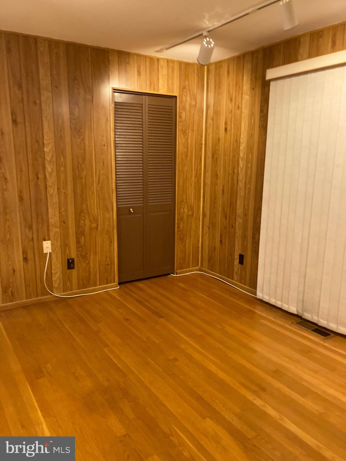 WESTVIEW PARK - Residential Lease