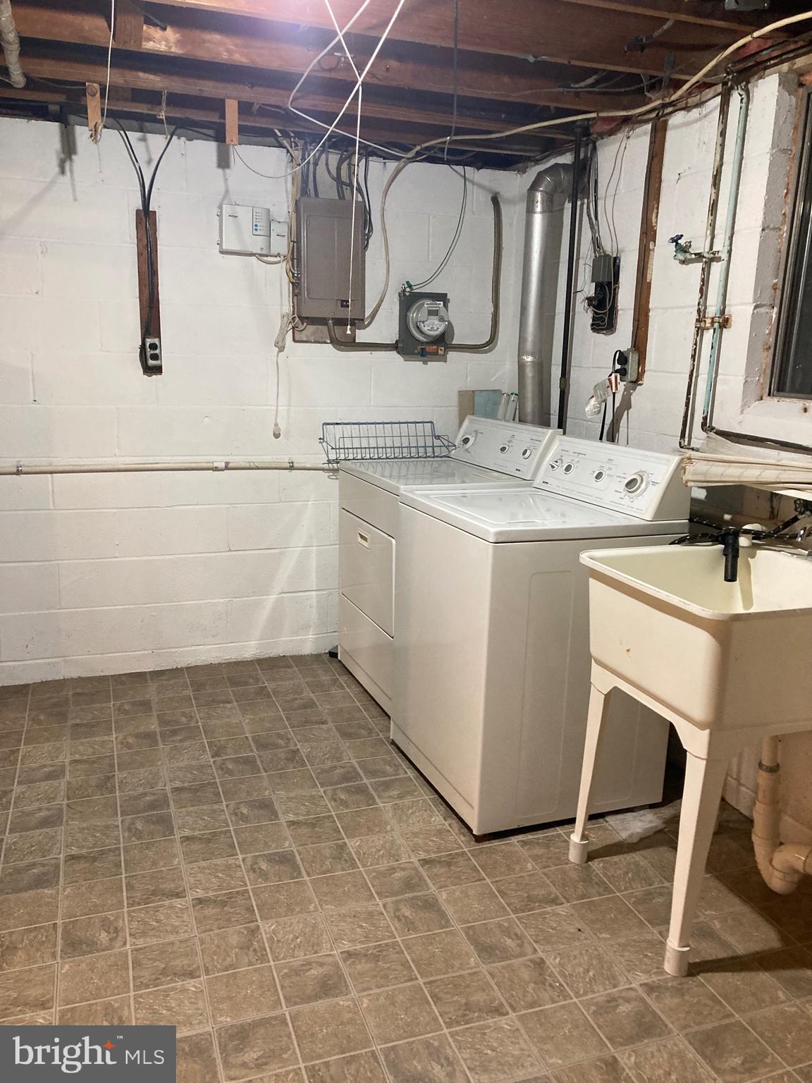 WESTVIEW PARK - Residential Lease