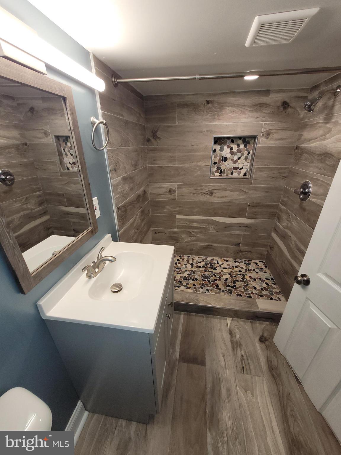 WASHINGTON VILLAGE - Residential Lease