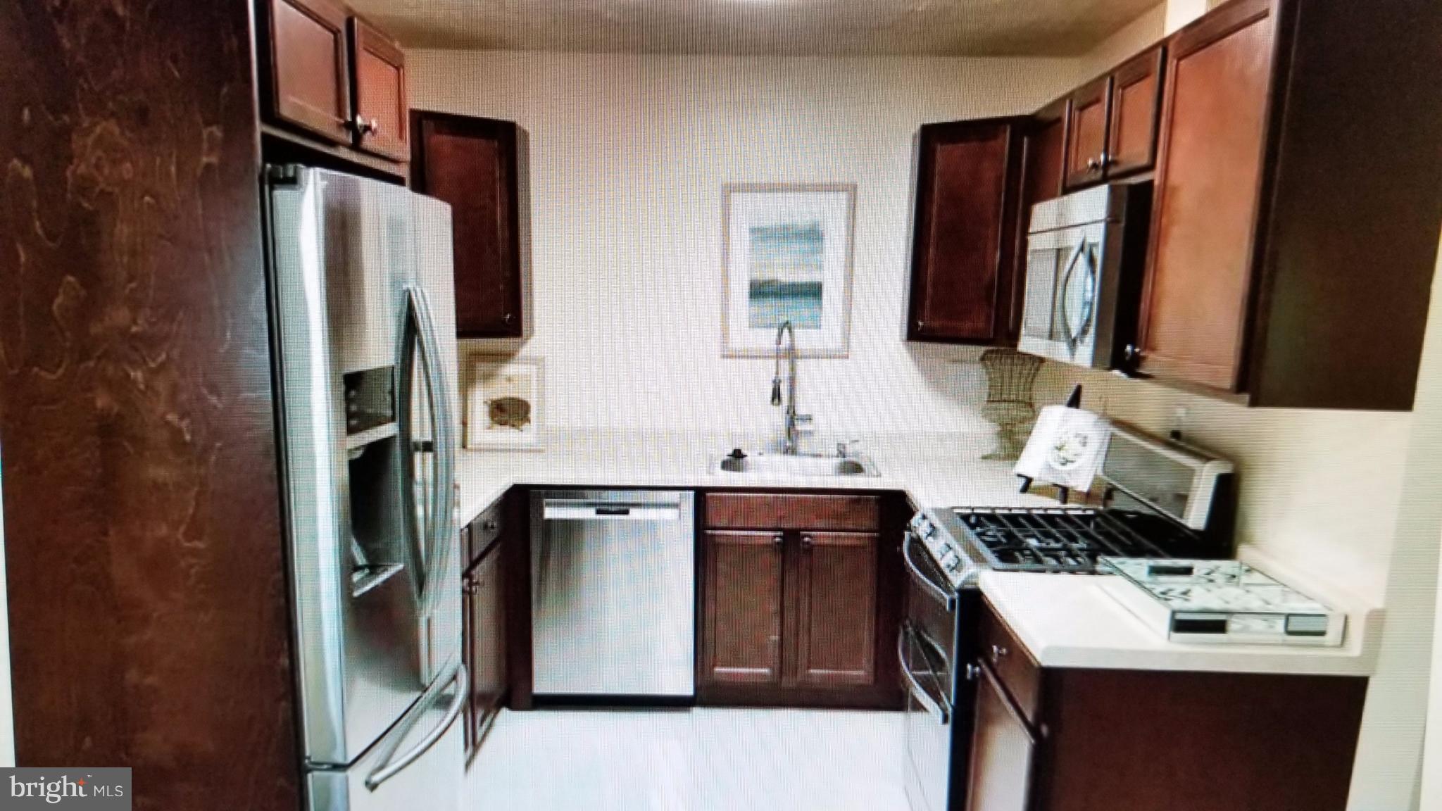 PIMMIT HILLS - Residential Lease