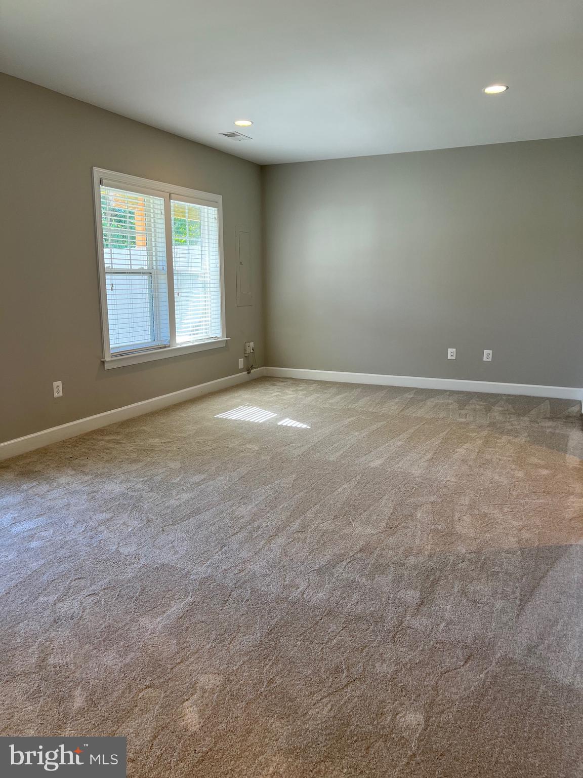 OAKTON EAST - Residential Lease