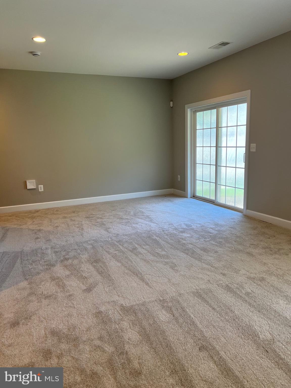 OAKTON EAST - Residential Lease