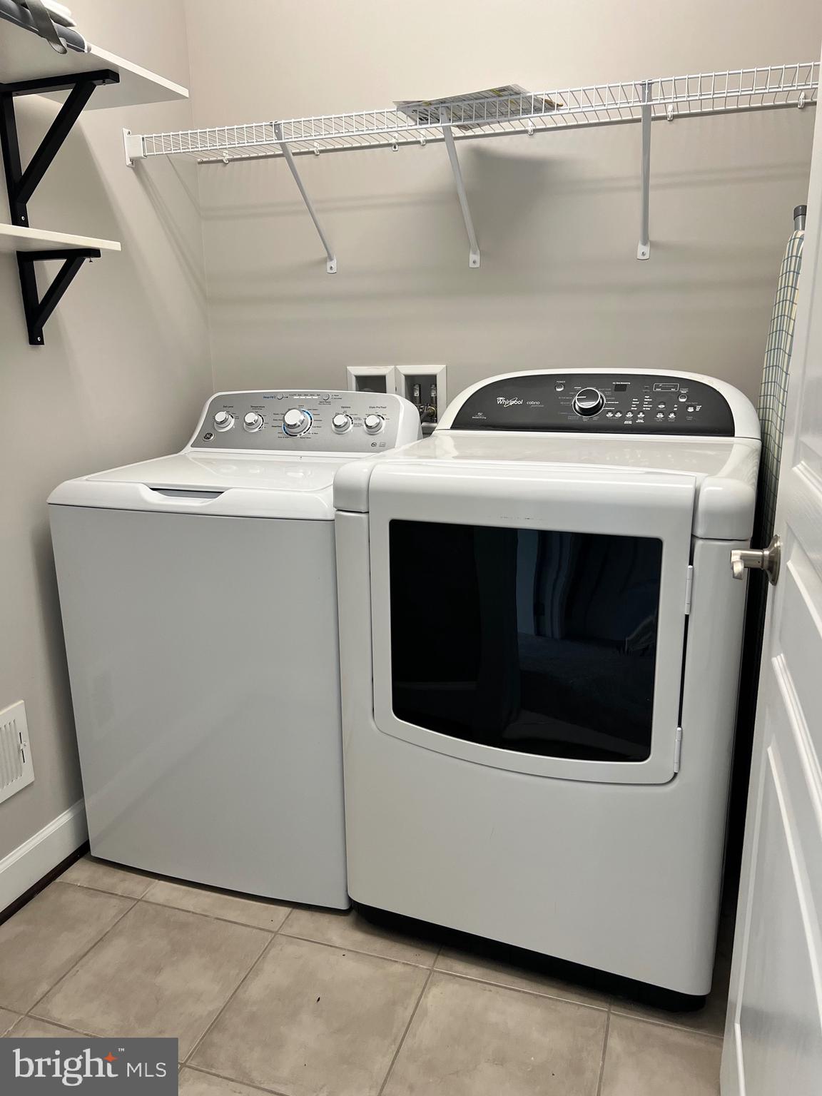 OAKTON EAST - Residential Lease