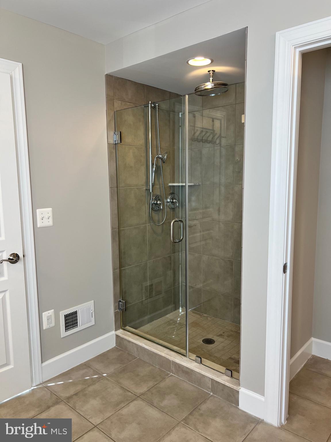 OAKTON EAST - Residential Lease