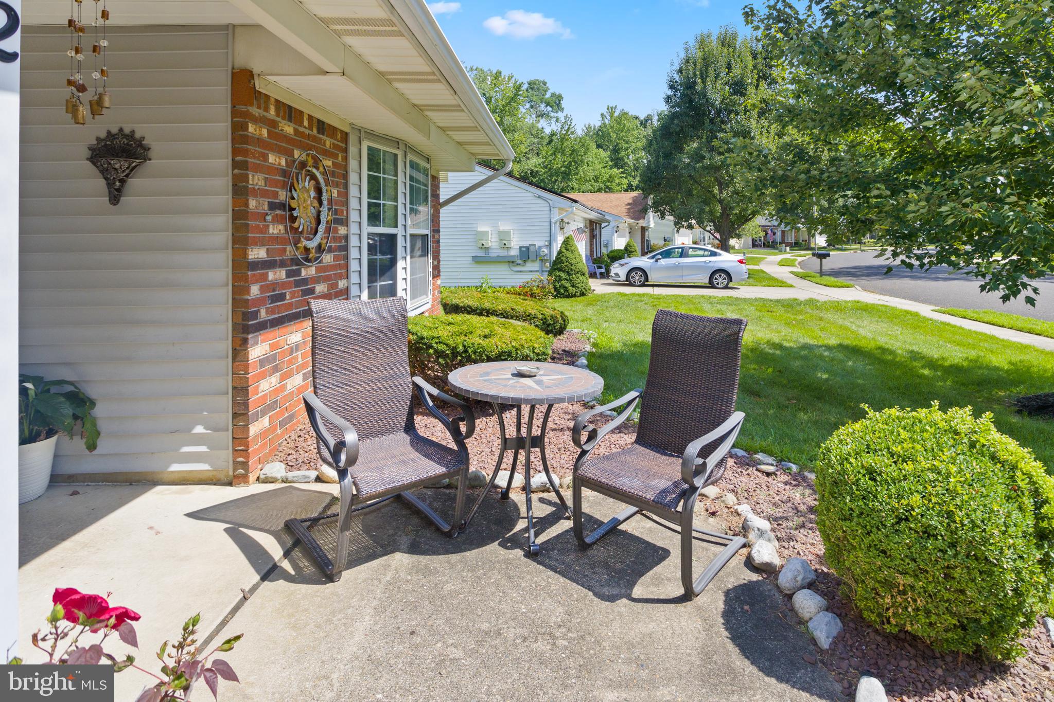 62 DEEP HOLLOW LANE N