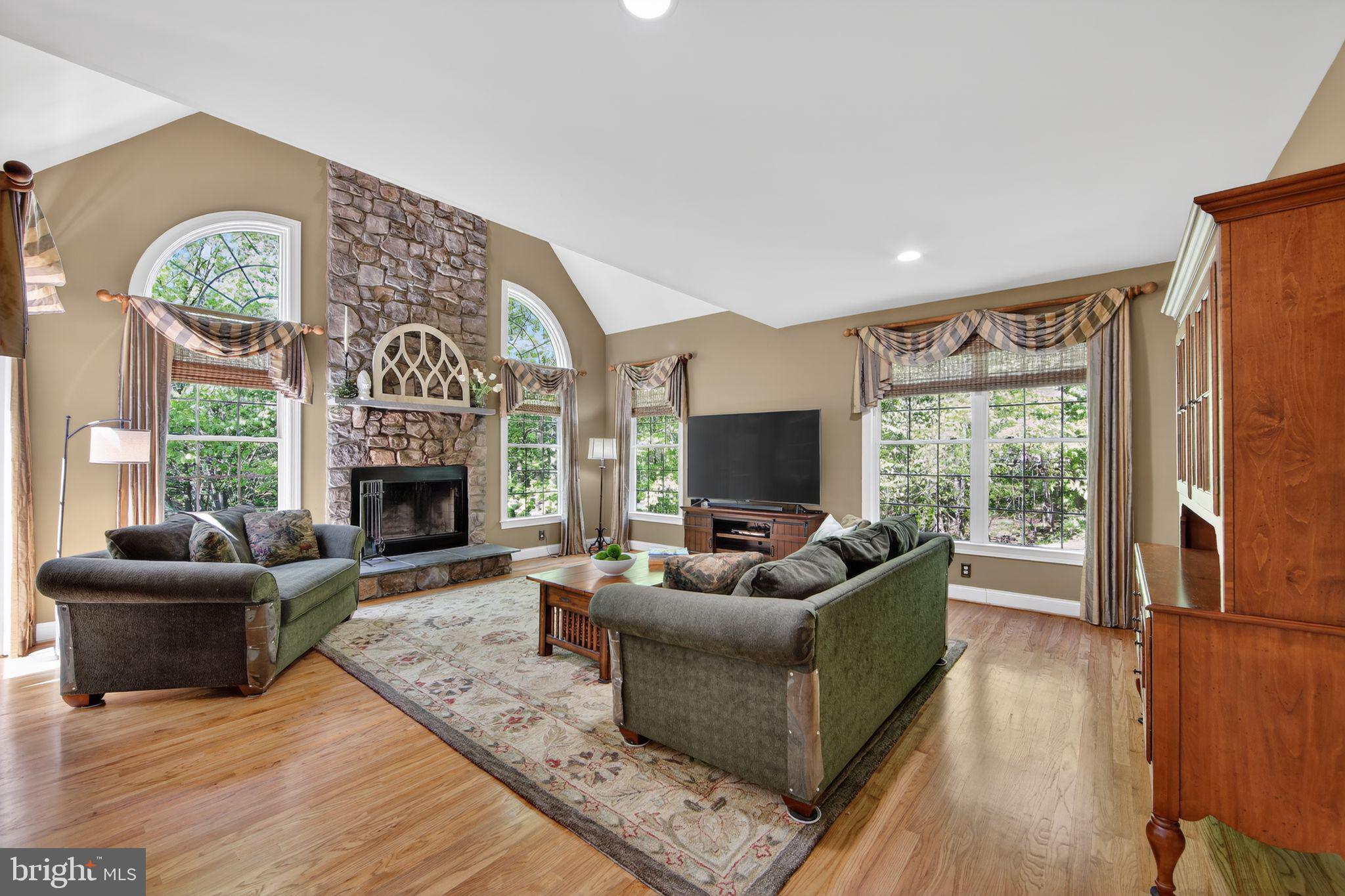 VIRGINIA GLEN - Residential