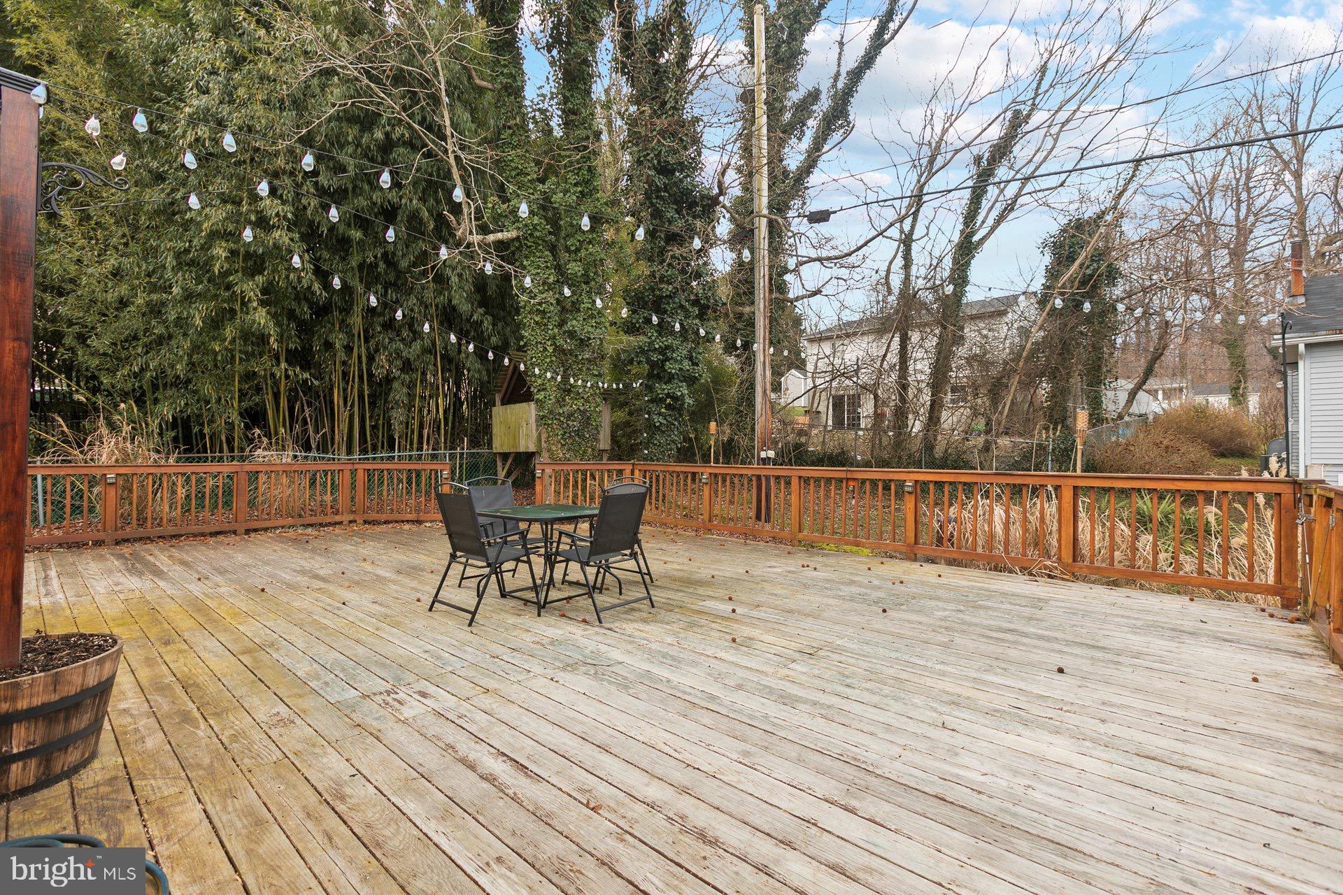 BREEZY POINT - Residential