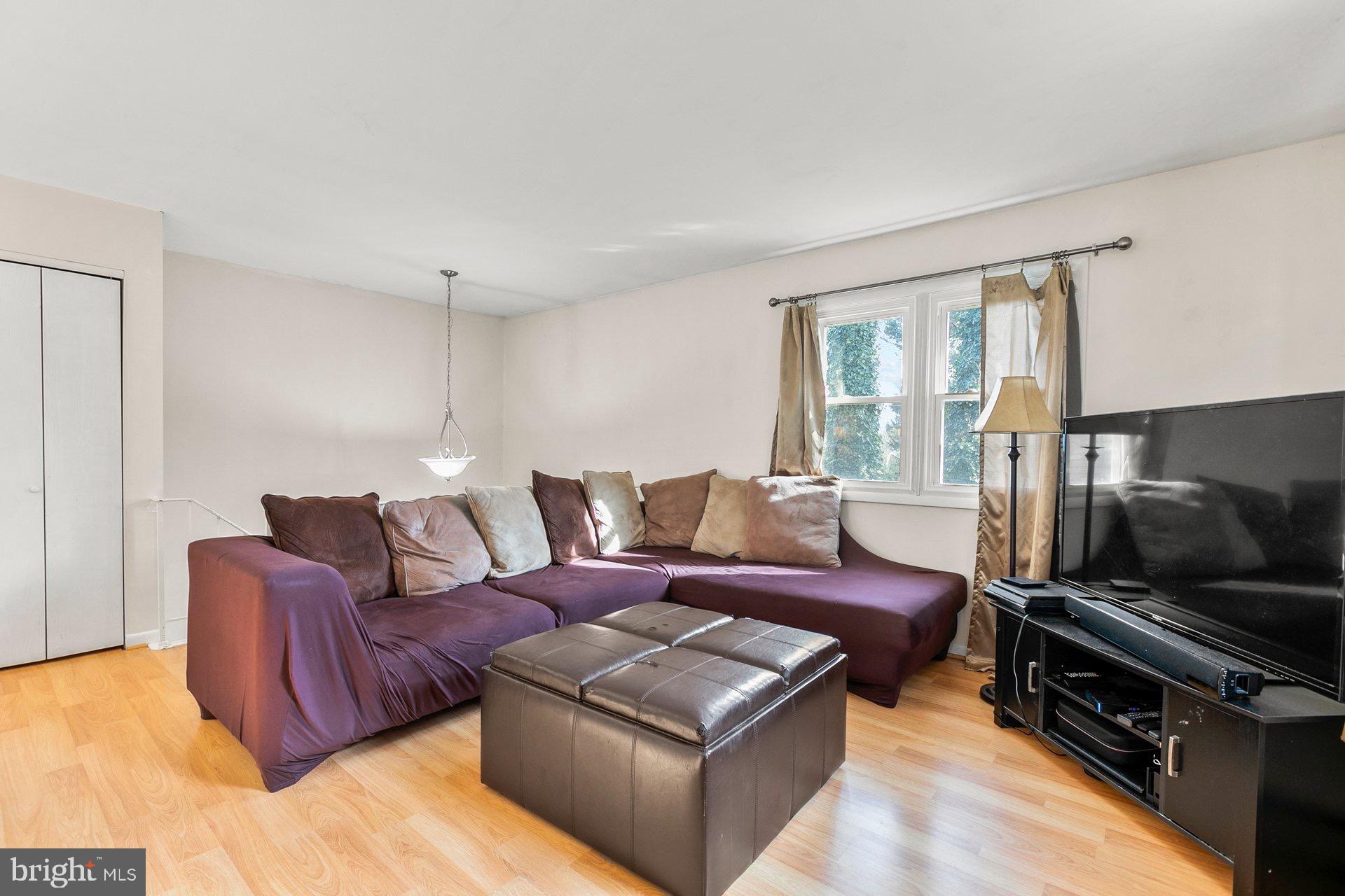 BREEZY POINT - Residential