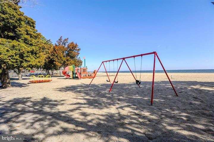 BREEZY POINT - Residential