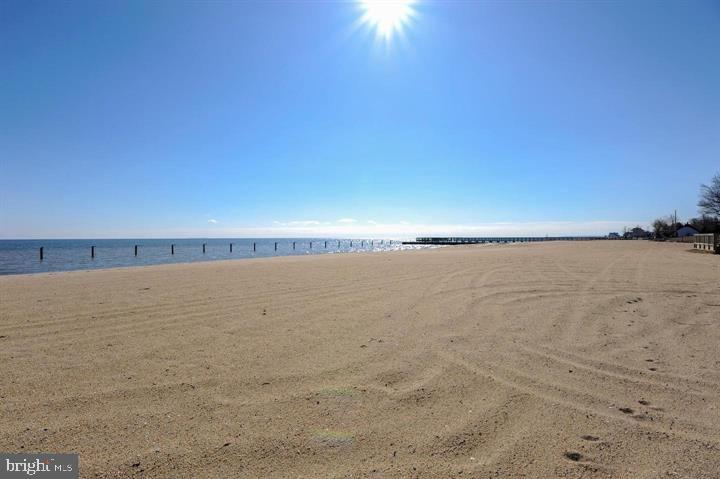 BREEZY POINT - Residential