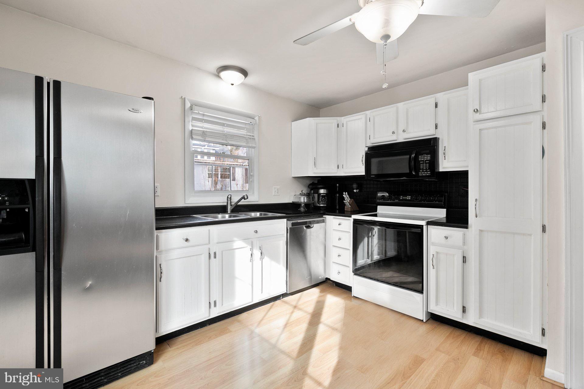 BREEZY POINT - Residential