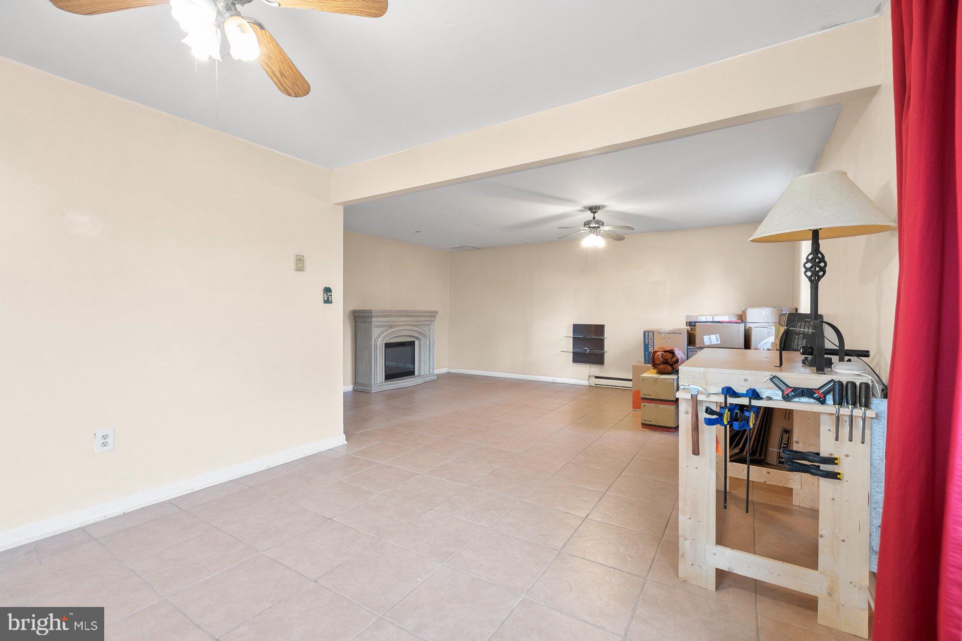 BREEZY POINT - Residential