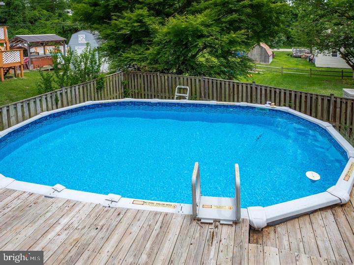 BREEZY POINT - Residential