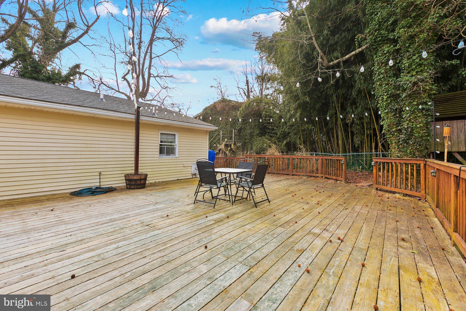 BREEZY POINT - Residential