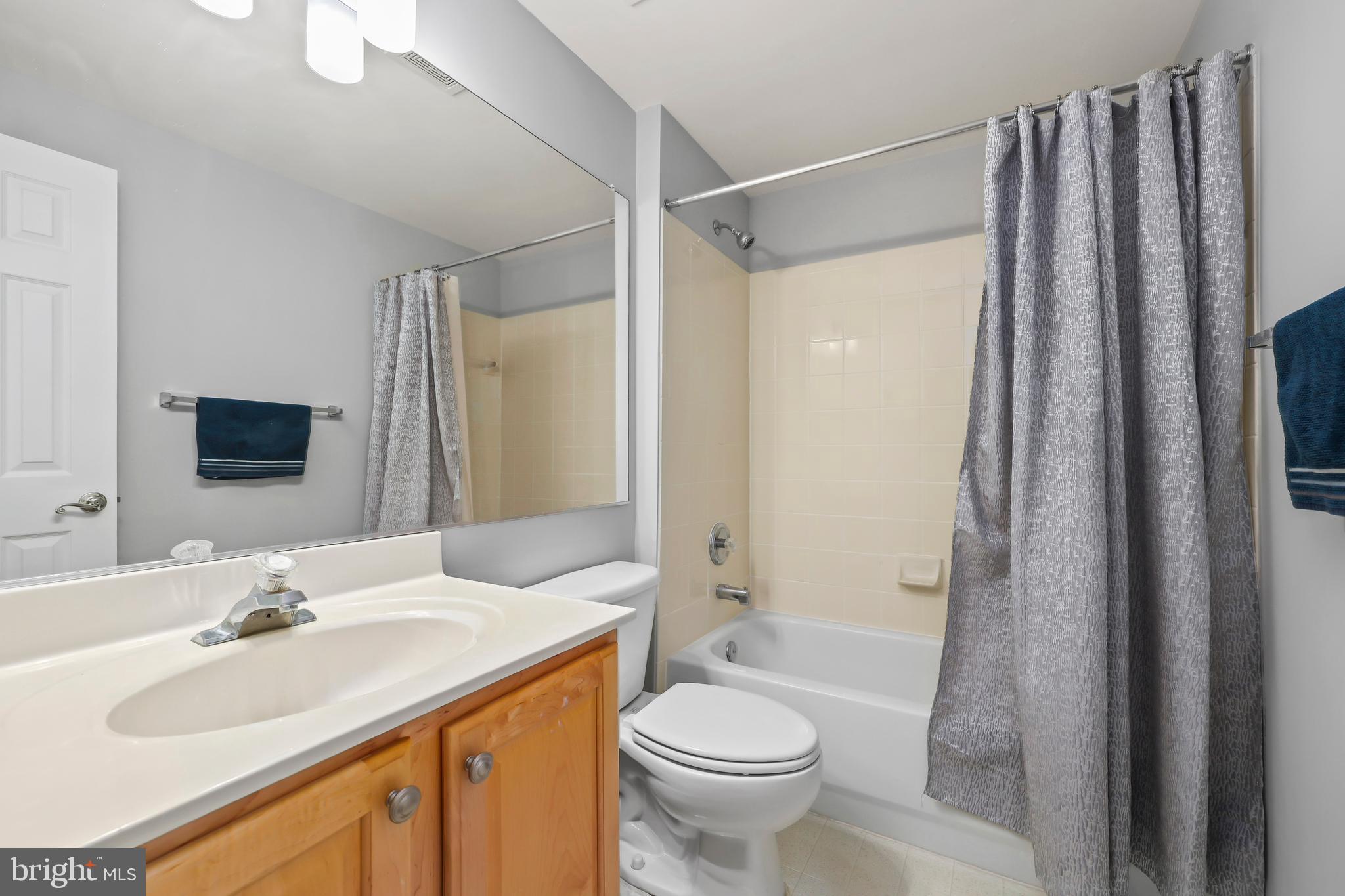 ASHBURN VILLAGE - Residential