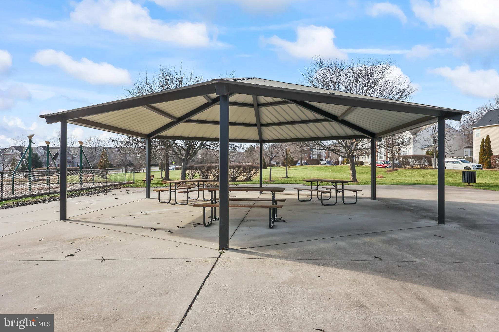 ASHBURN VILLAGE - Residential