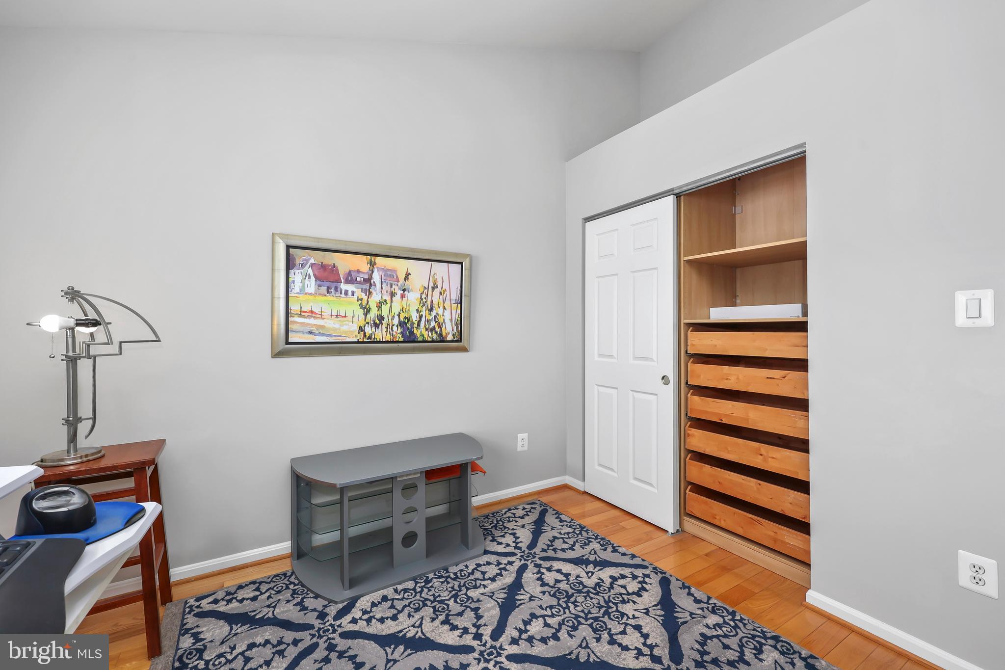 ASHBURN VILLAGE - Residential