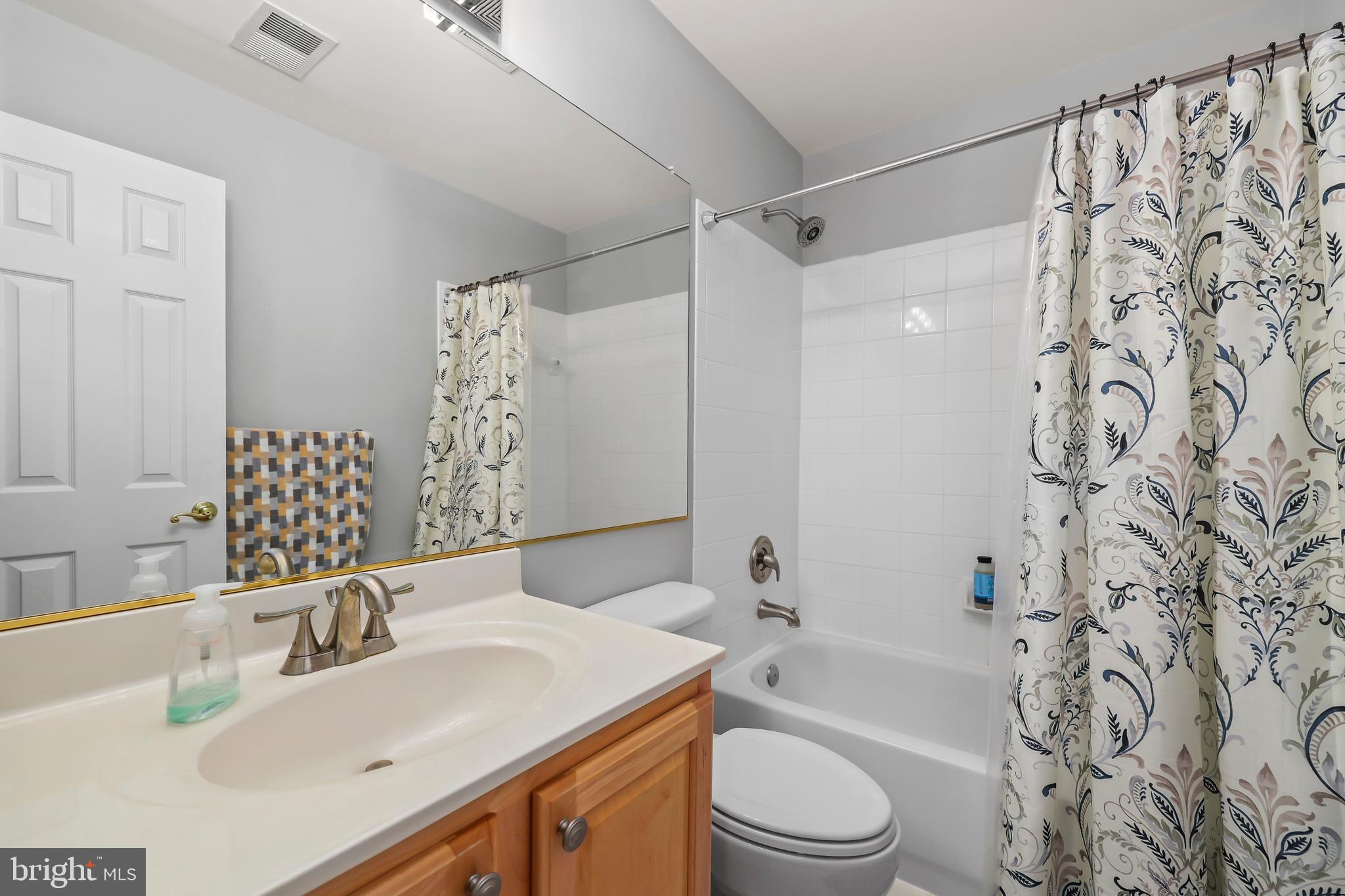 ASHBURN VILLAGE - Residential