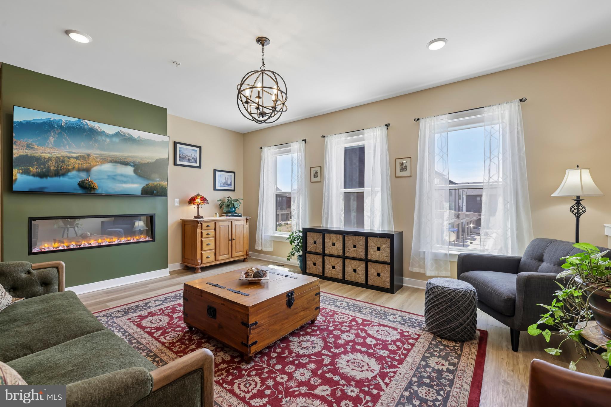 1120 CRESTED WOOD DRIVE