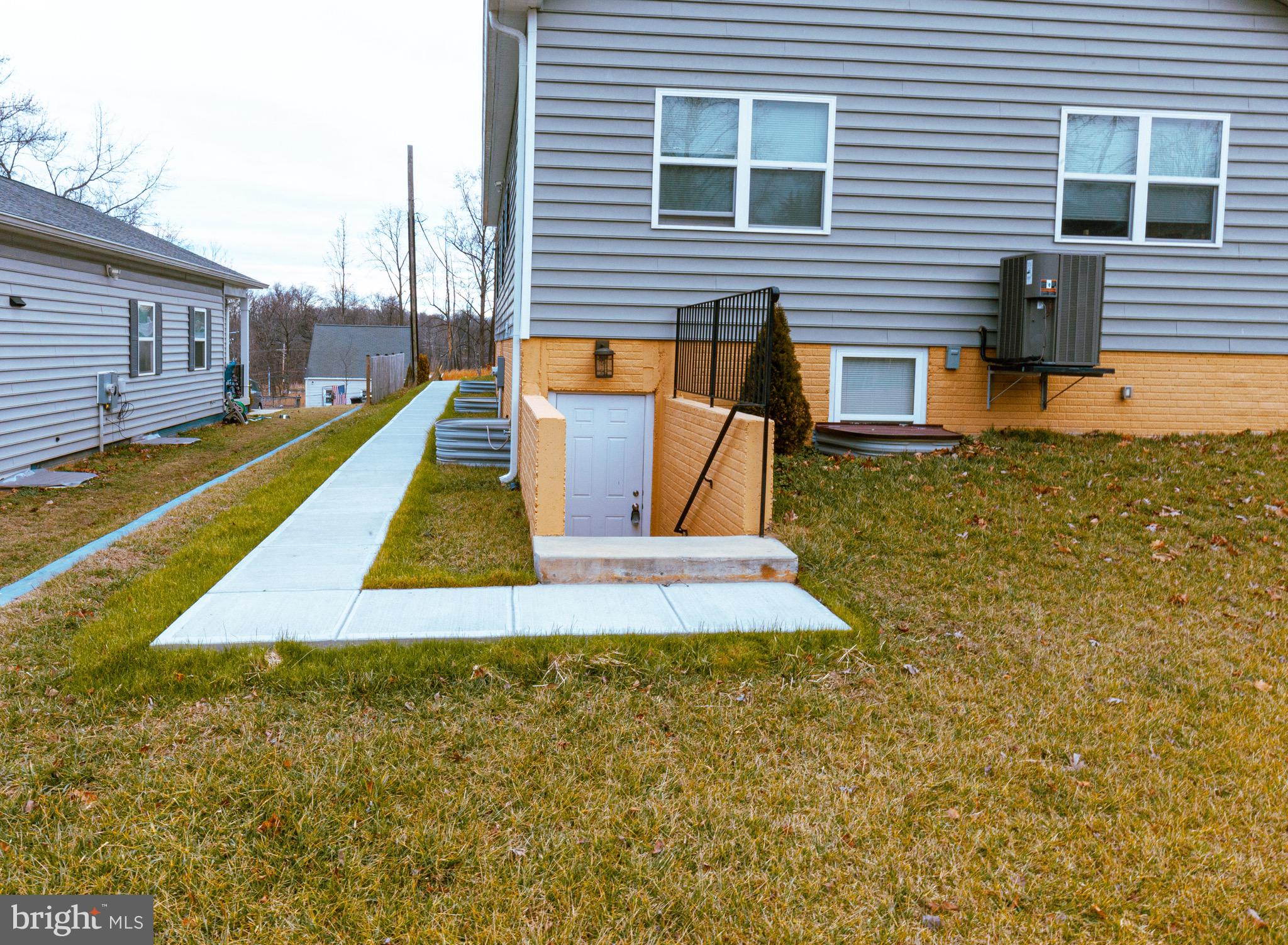 RIVERDALE - Residential Lease