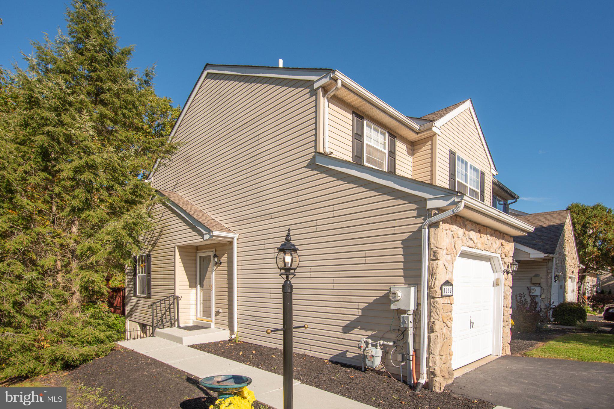 1262 OXFORD CIRCLE