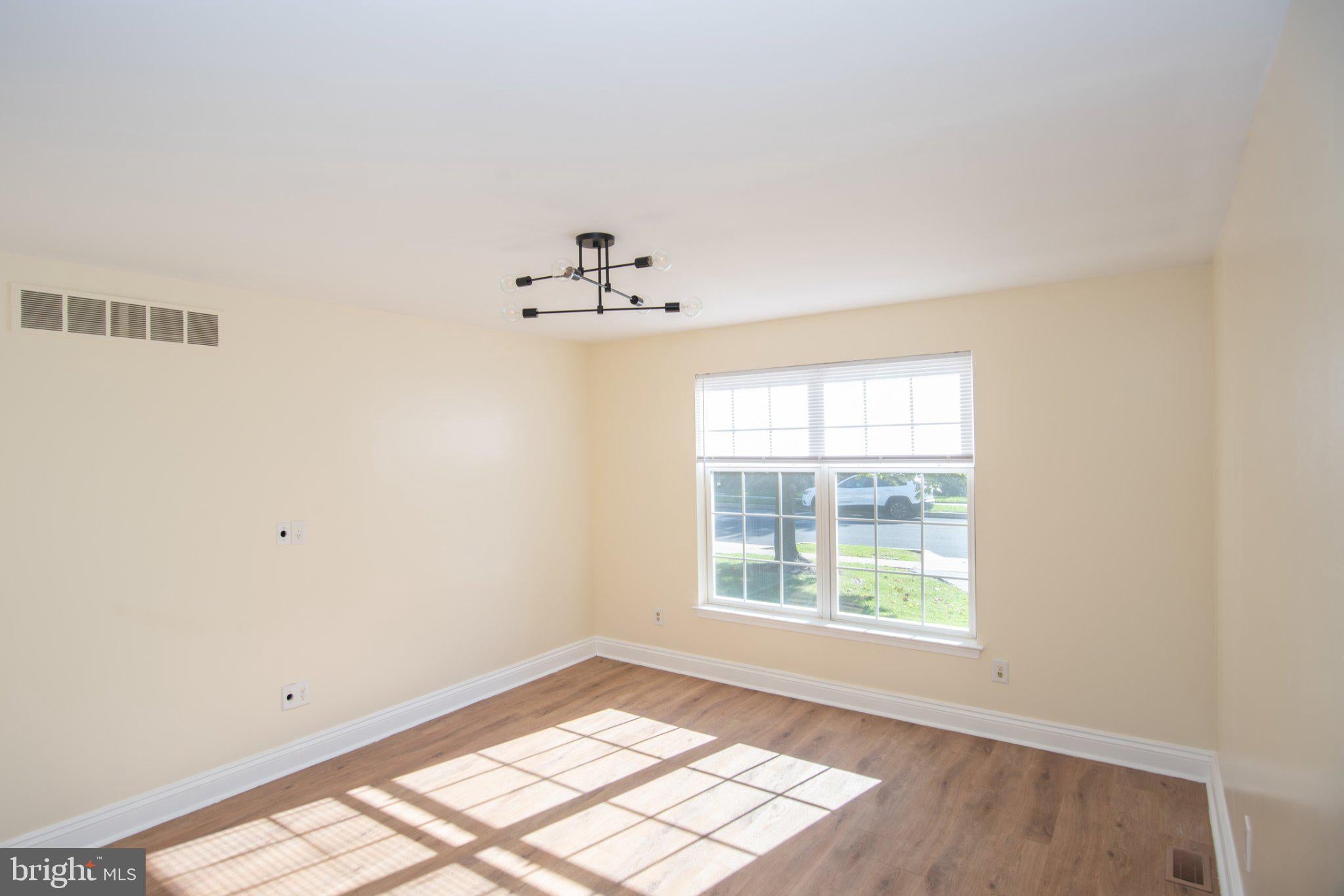 1262 OXFORD CIRCLE
