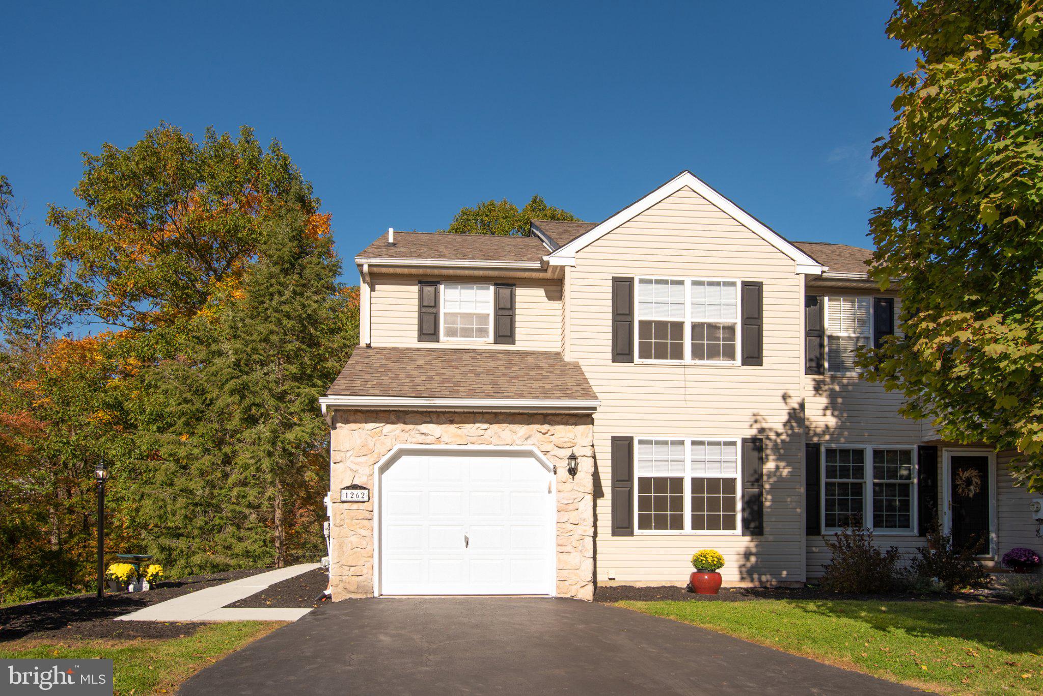 1262 OXFORD CIRCLE