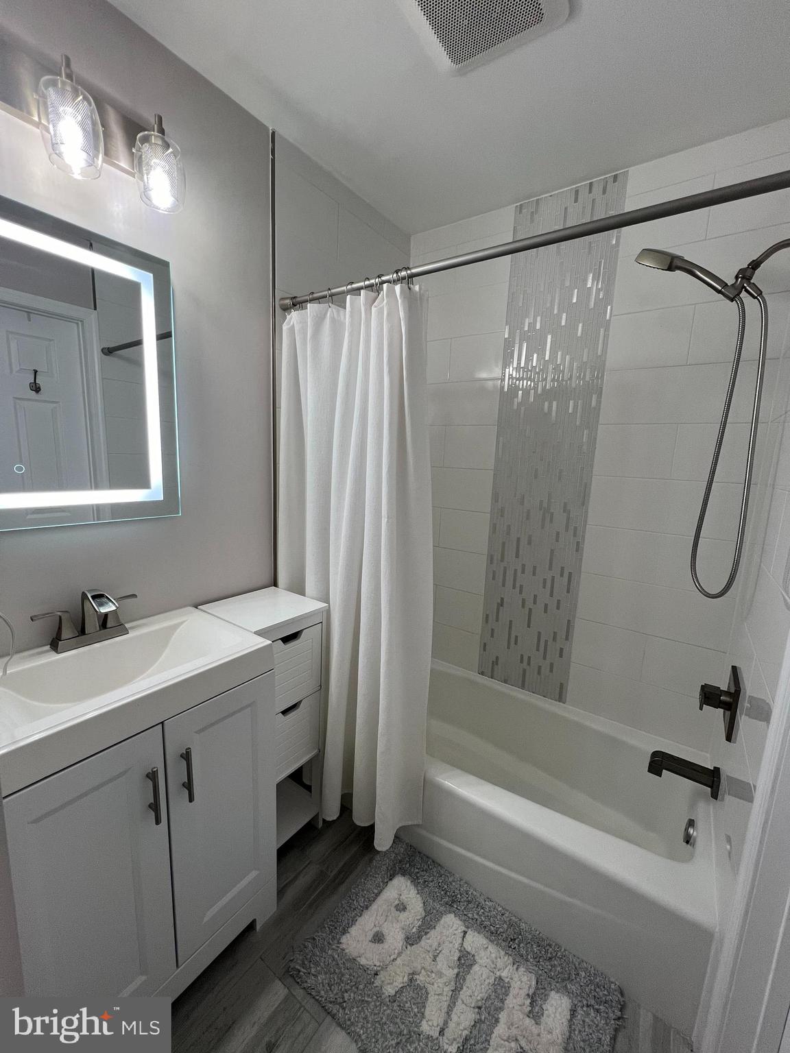 CARDINAL FOREST - Residential Lease