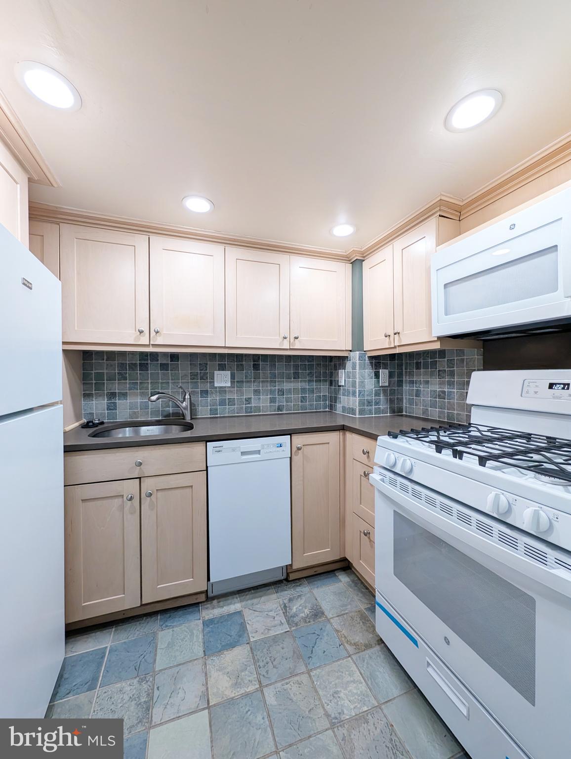 WASHINGTON SQ WEST - Residential