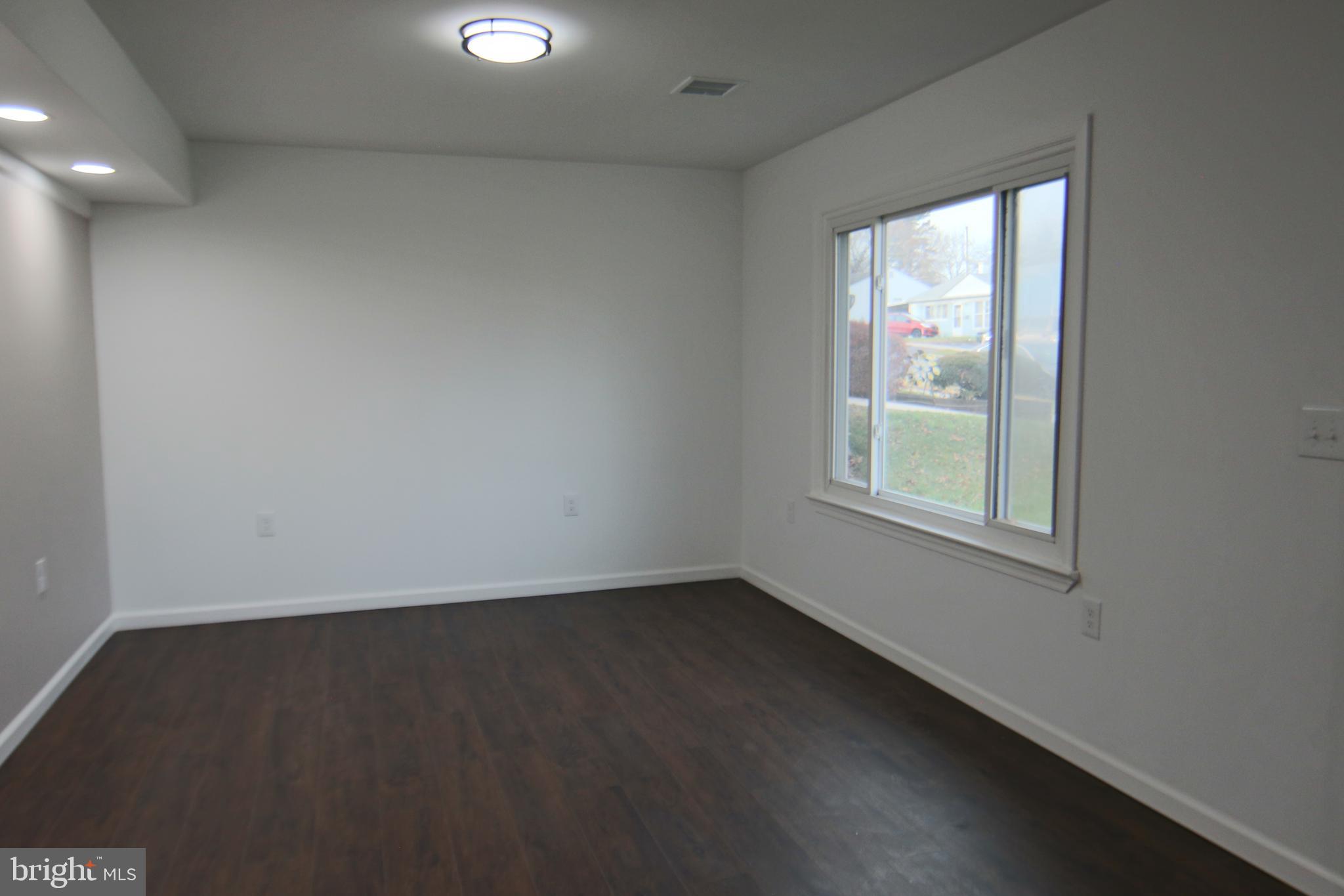 OAK HILLS - Residential