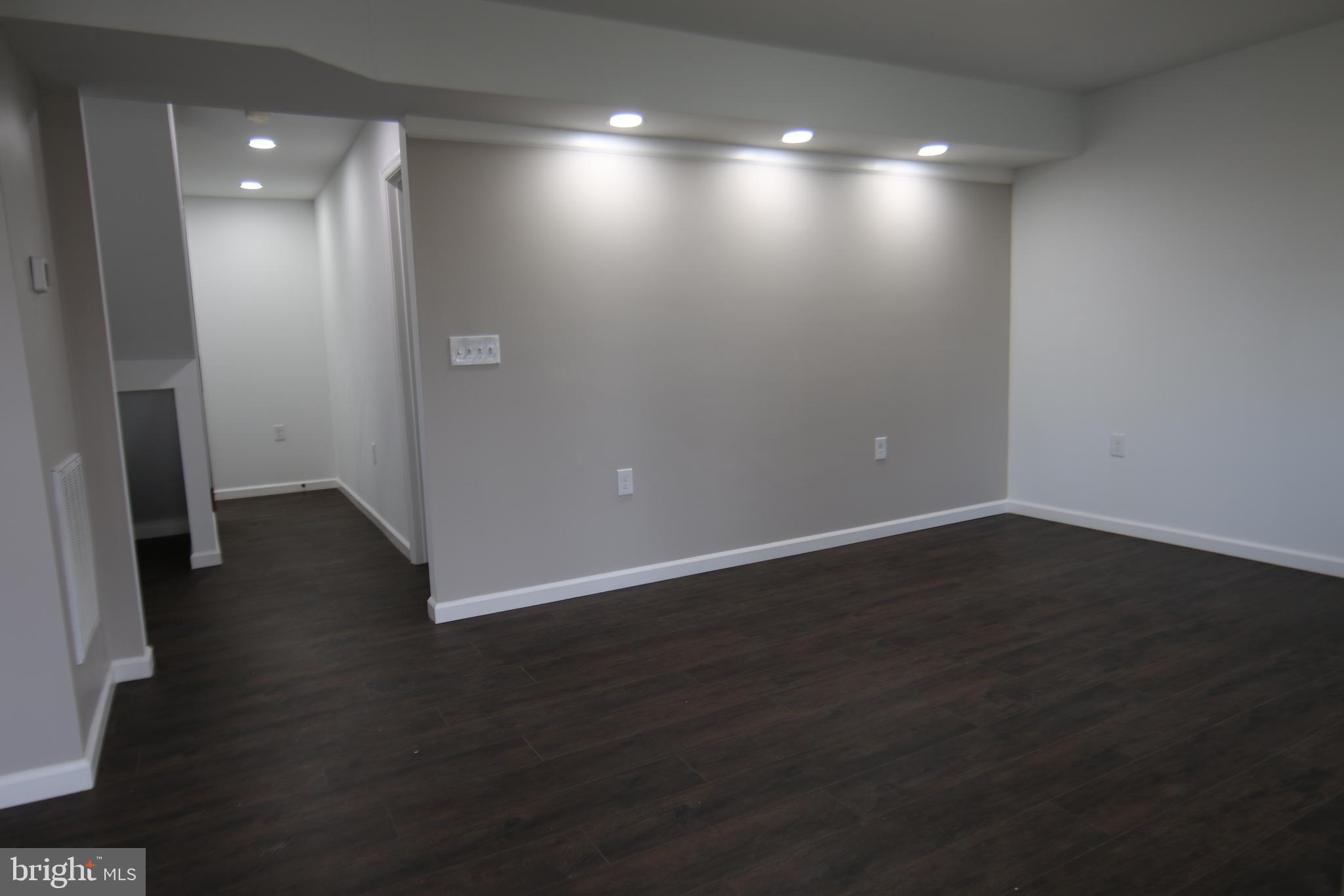 OAK HILLS - Residential