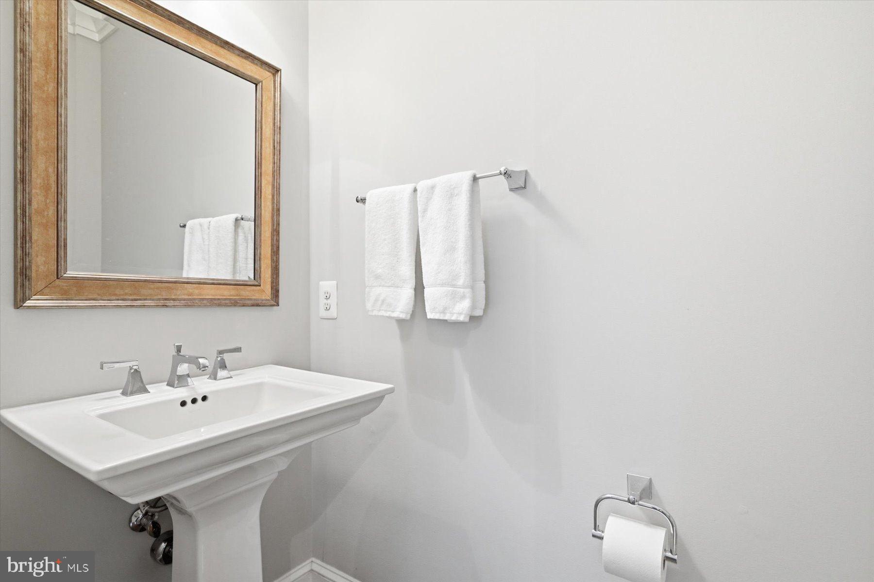 CRESCENT HILLS - Residential