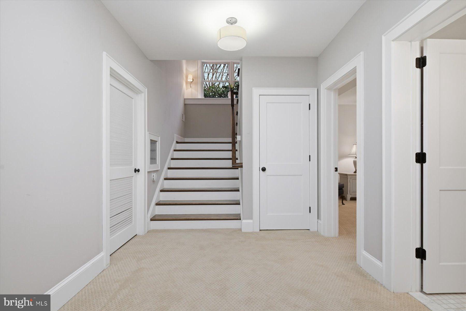 CRESCENT HILLS - Residential