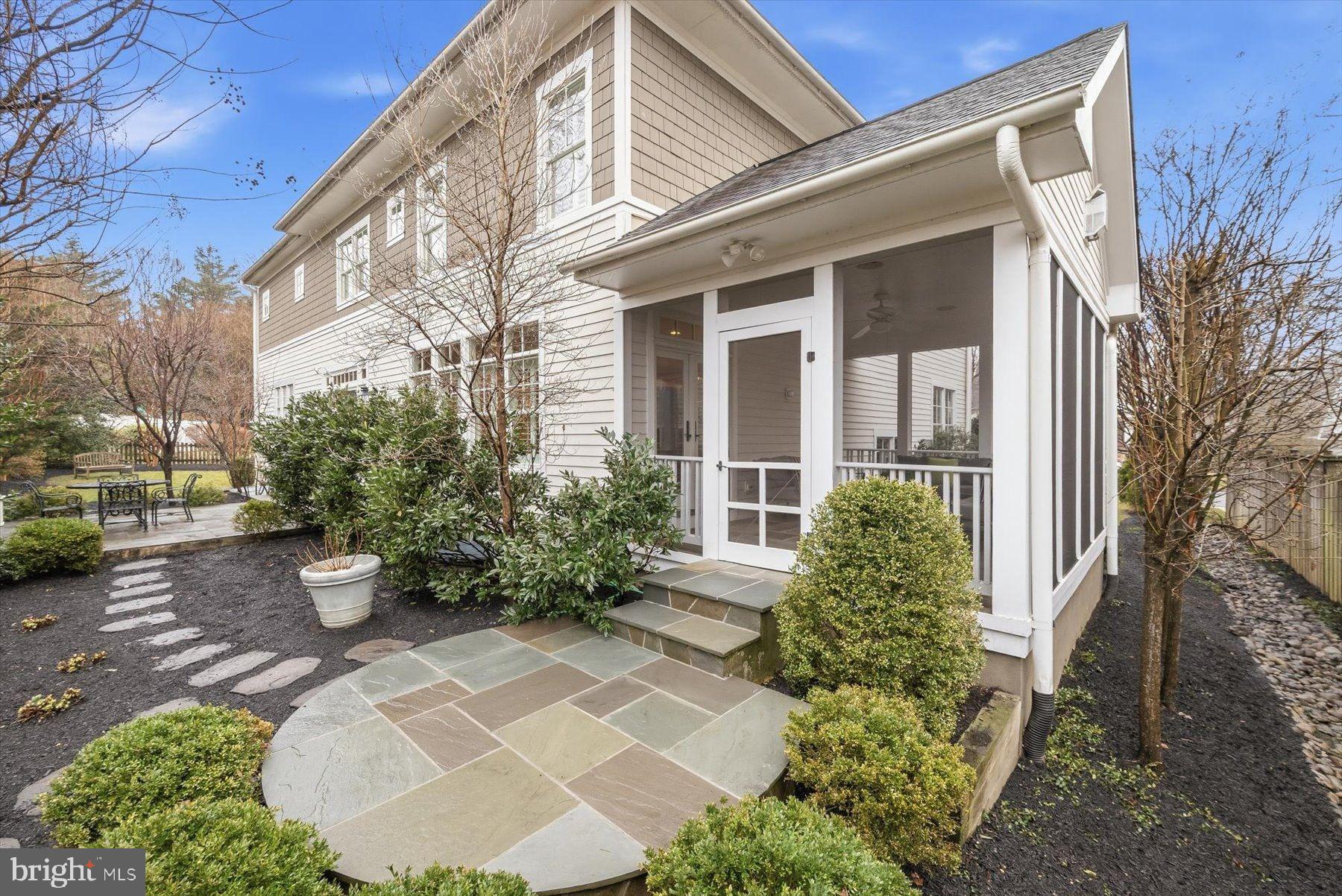 CRESCENT HILLS - Residential