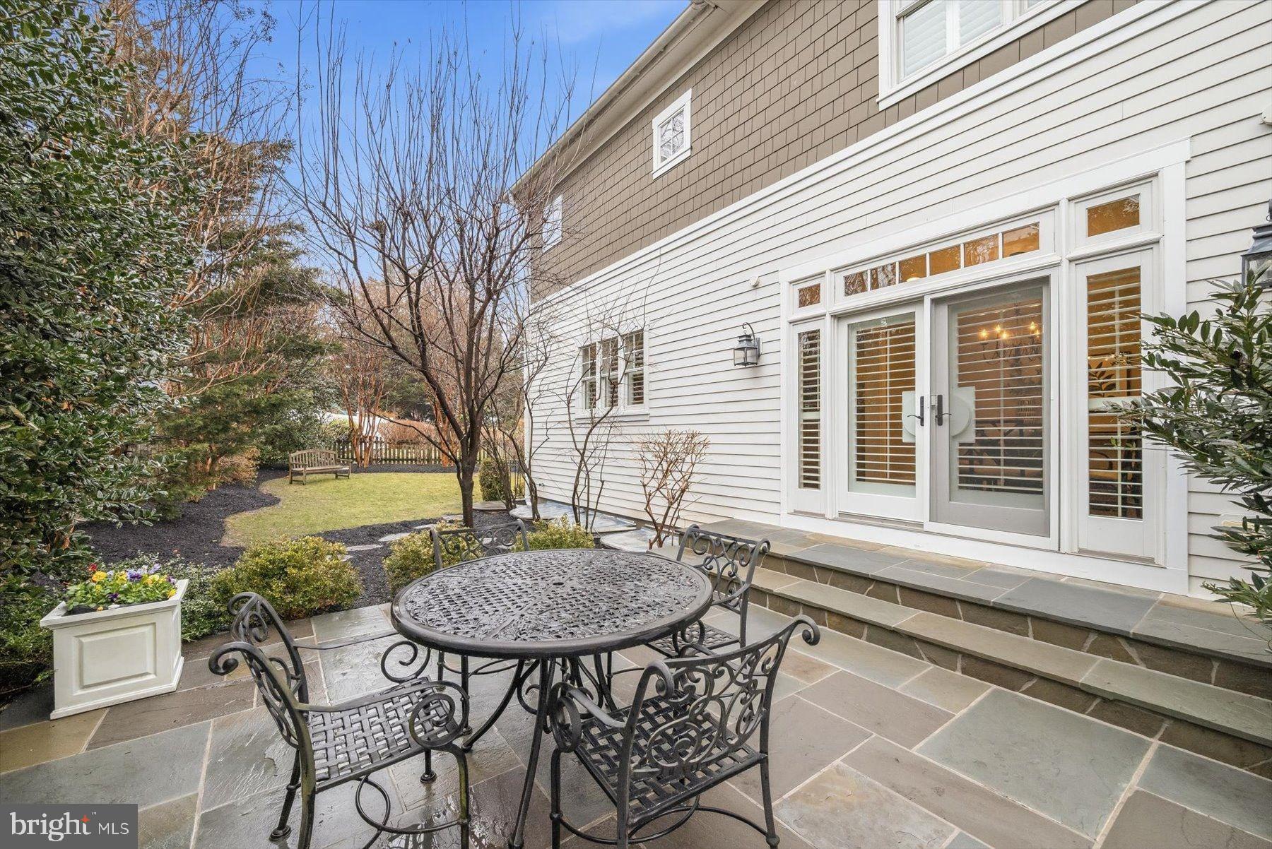 CRESCENT HILLS - Residential