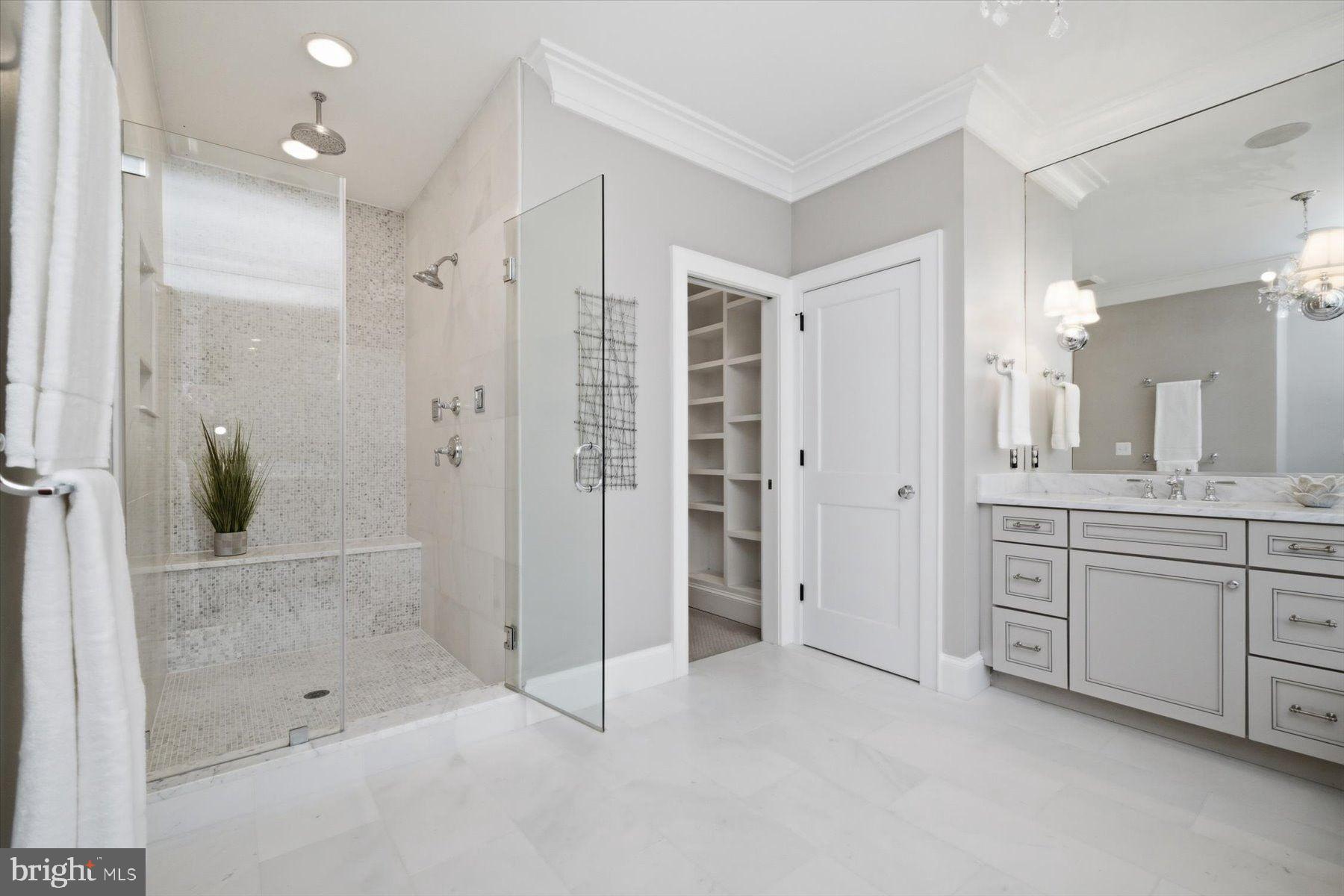 CRESCENT HILLS - Residential