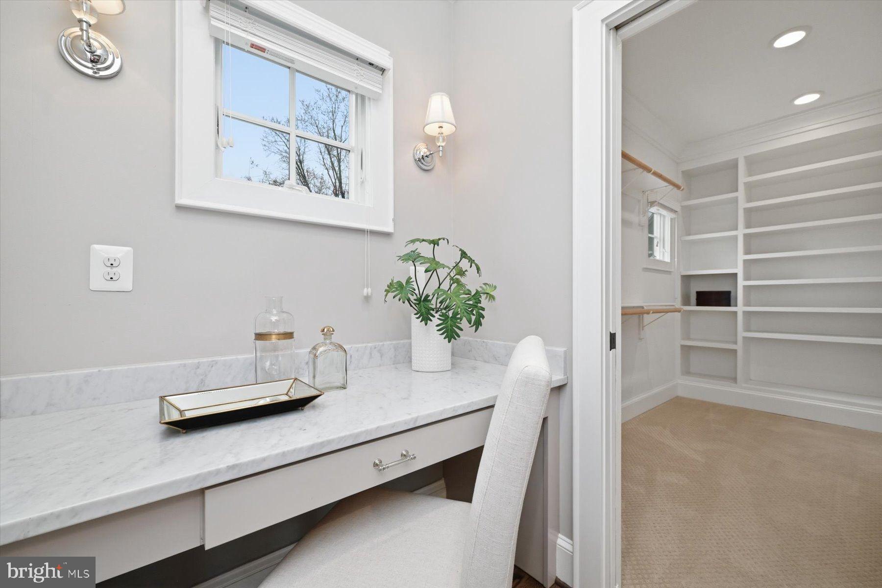 CRESCENT HILLS - Residential